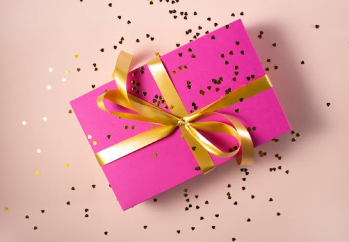 Holiday Quilt Gifting Guide image
